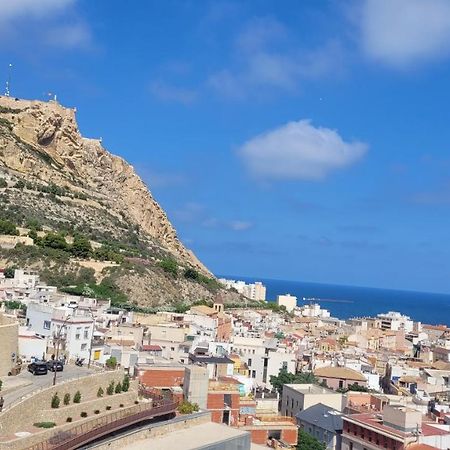 Corazon De Alicante Con Vistas Al Mar Y Al Castillo Luaran gambar