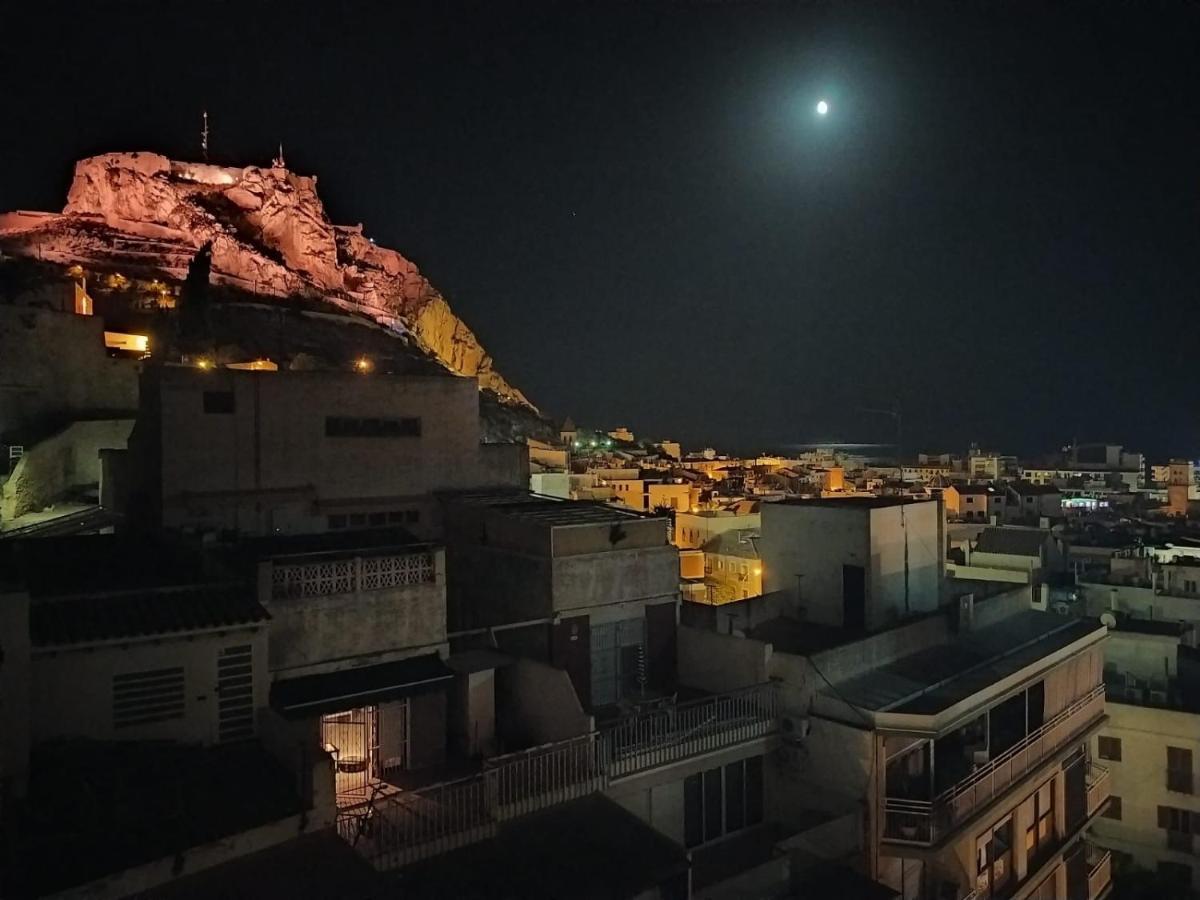 Corazon De Alicante Con Vistas Al Mar Y Al Castillo Luaran gambar