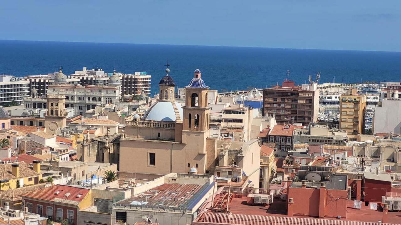 Corazon De Alicante Con Vistas Al Mar Y Al Castillo Luaran gambar