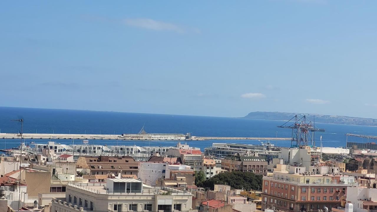 Corazon De Alicante Con Vistas Al Mar Y Al Castillo Luaran gambar