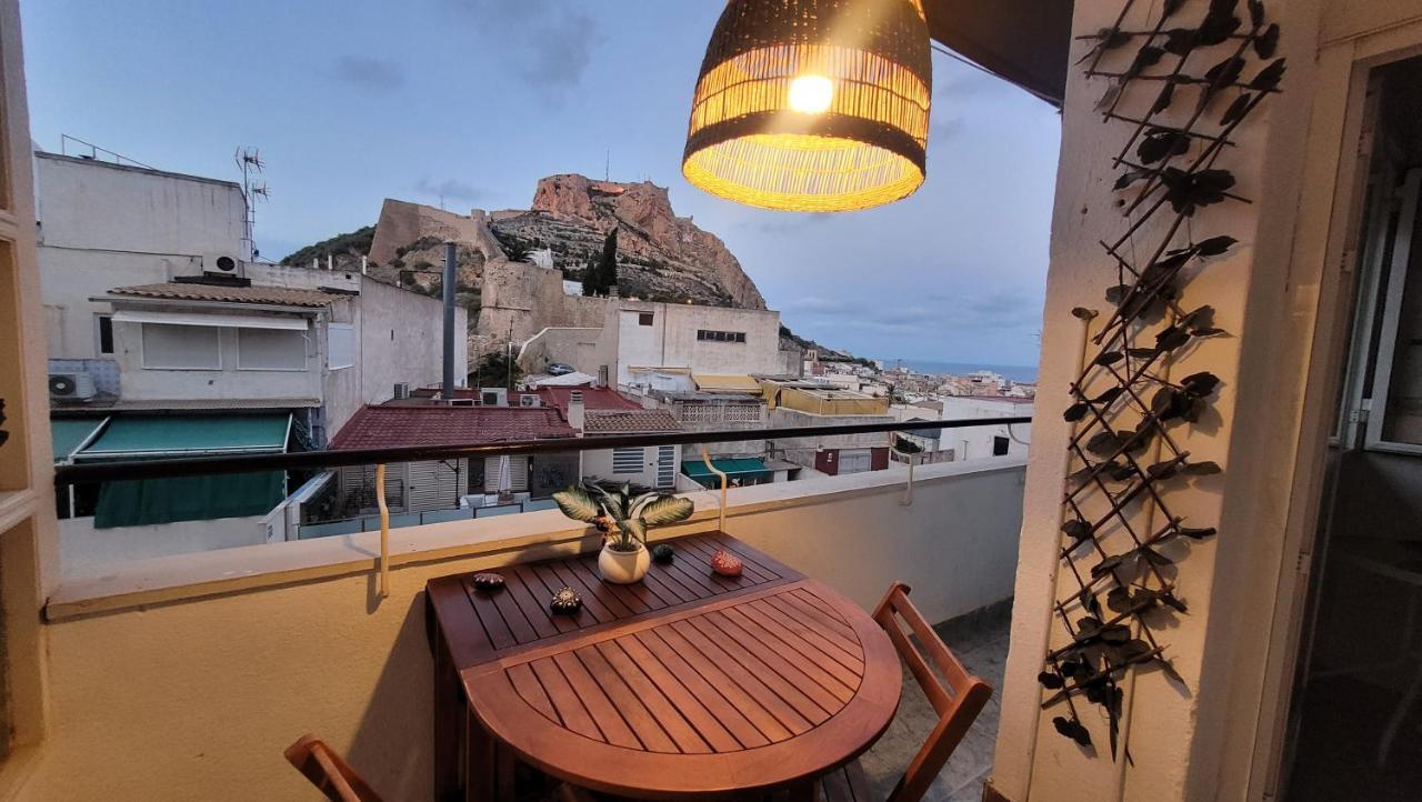 Corazon De Alicante Con Vistas Al Mar Y Al Castillo Luaran gambar